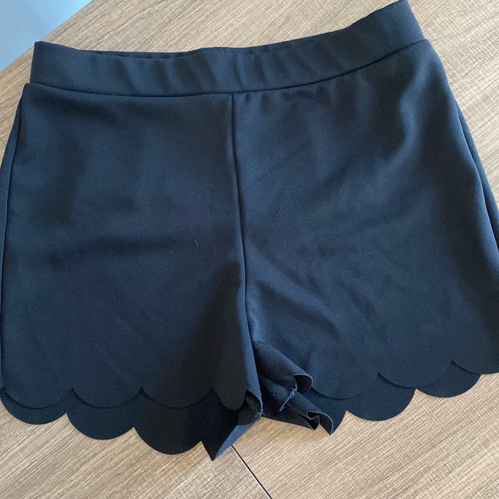 *LIGHLY WORN* black stretchy shorts with scalloped edges from EXPRESS.